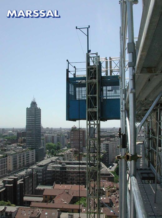 Noleggio Ascensori da cantiere a cabina chiusa  Torino Torino Varese Como Pavia Brescia Lodi